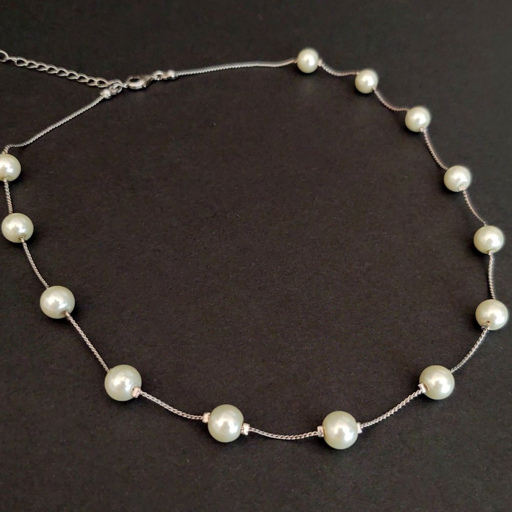 Faux pearl station necklace - Picture 6 of 11